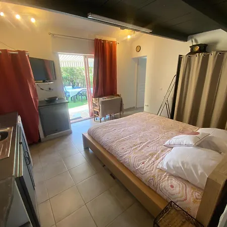 Proche Ajaccio Maisonnette Independante 4 Personnes Au Calme * Alata