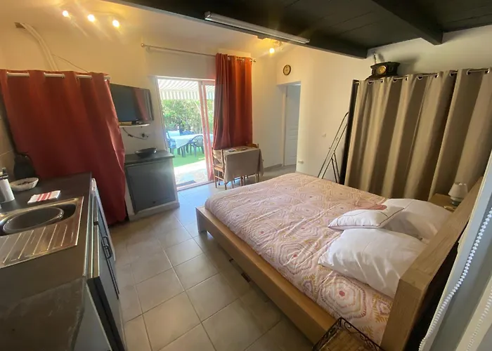 Proche Ajaccio Maisonnette Independante 4 Personnes Au Calme * Alata