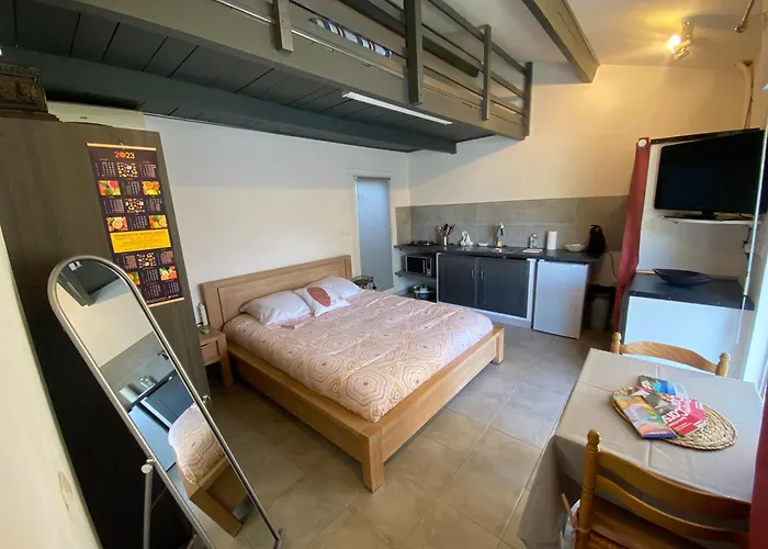 Hébergement de vacances Proche Ajaccio Maisonnette Indépendante 4 Personnes Au Calme Alata