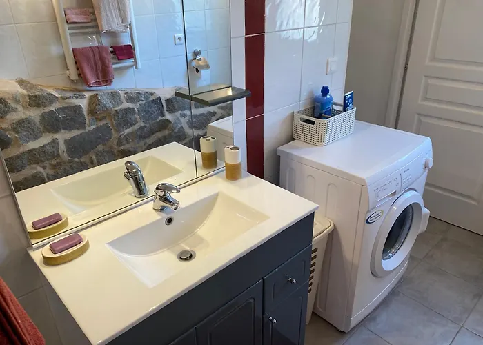 Proche Ajaccio Maisonnette Indépendante 4 Personnes Au Calme *